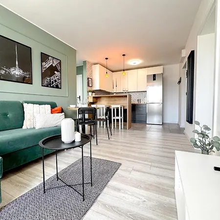 2mins Skytower! Stylish 2bd Kitchen, Balcony! Near Train Wrocław