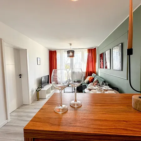 2mins Skytower! Stylish 2bd Kitchen, Balcony! Near Train * Wrocław