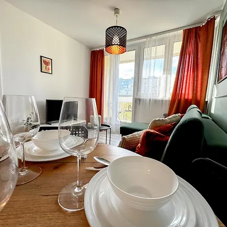 Appartement 2mins Skytower! Stylish 2bd Kitchen, Balcony! Near Train Wrocław
