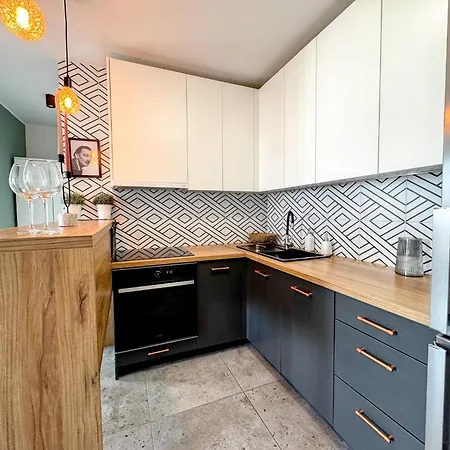 Appartement 2mins Skytower! Stylish 2bd Kitchen, Balcony! Near Train