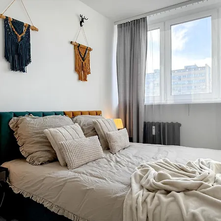 2mins Skytower! Stylish 2bd Kitchen, Balcony! Near Train Wrocław