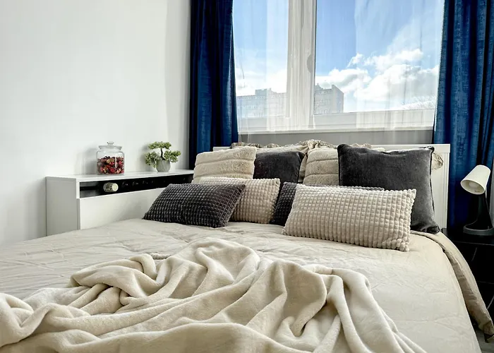 Апартаменты 2mins Skytower! Stylish 2bd Kitchen, Balcony! Near Train *