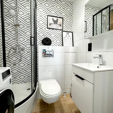 2mins Skytower! Stylish 2bd Kitchen, Balcony! Near Train *