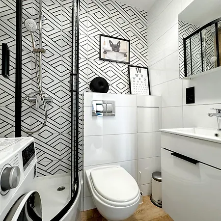 2mins Skytower! Stylish 2bd Kitchen, Balcony! Near Train Apartment *