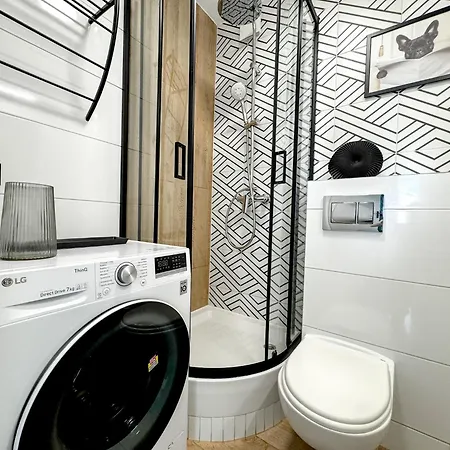 2mins Skytower! Stylish 2bd Kitchen, Balcony! Near Train