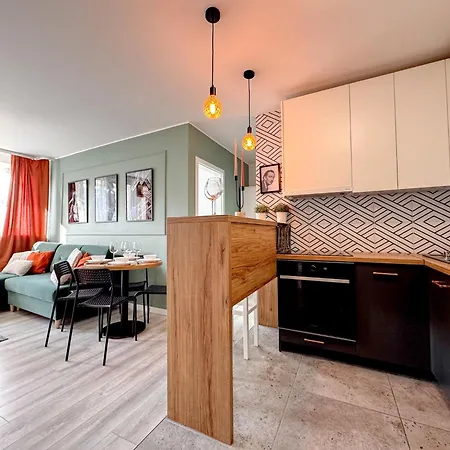 2mins Skytower! Stylish 2bd Kitchen, Balcony! Near Train Apartment *