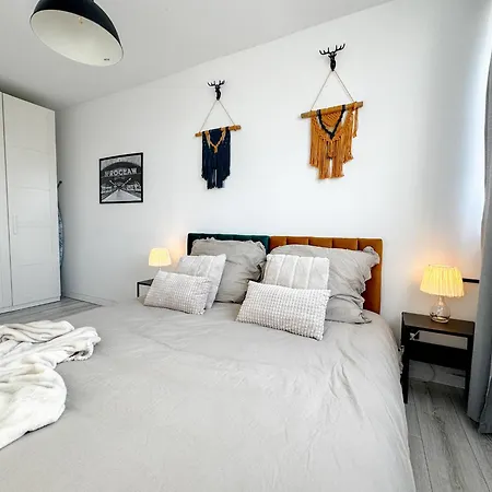 Apartment 2mins Skytower! Stylish 2bd Kitchen, Balcony! Near Train Wroclaw