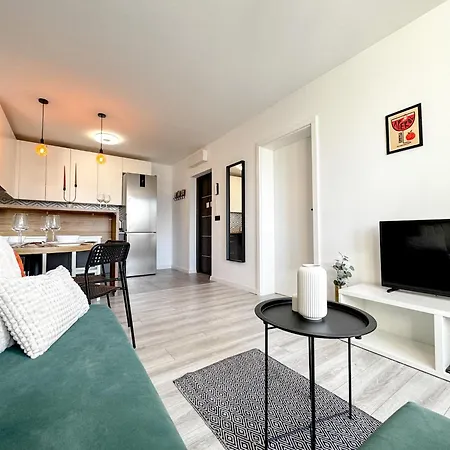 2mins Skytower! Stylish 2bd Kitchen, Balcony! Near Train