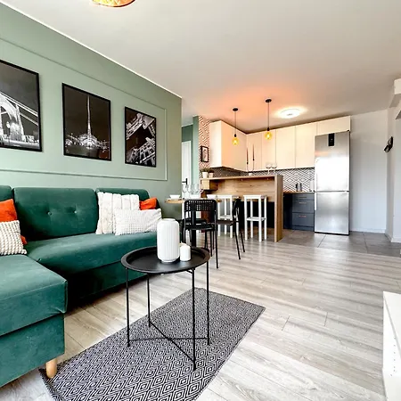 2mins Skytower! Stylish 2bd Kitchen, Balcony! Near Train Apartment