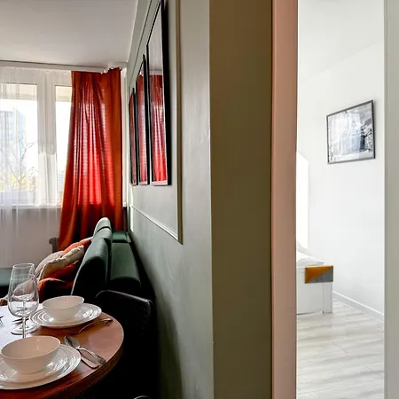 Apartment 2mins Skytower! Stylish 2bd Kitchen, Balcony! Near Train *