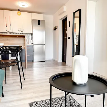 2mins Skytower! Stylish 2bd Kitchen, Balcony! Near Train Wroclaw